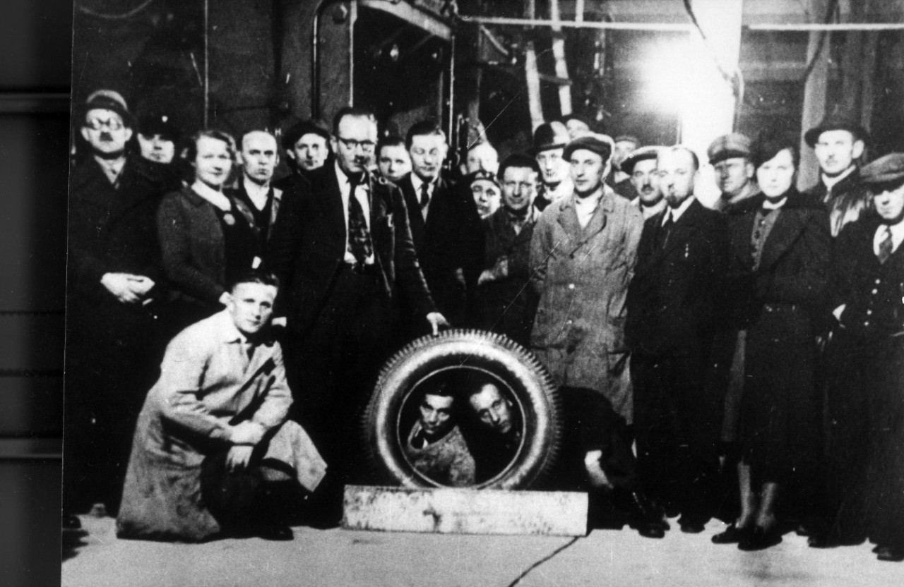 Empleados de la fábrica de caucho Stomil Driving de Dębica.